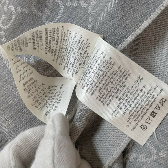100% Authentic Gucci Scarf Grays Wool 100% - Picture 9 of 9